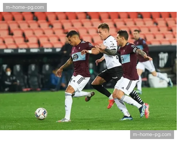 塞尔塔双前腰配置肋部频繁换位 制造局部人数优势确保控球优势